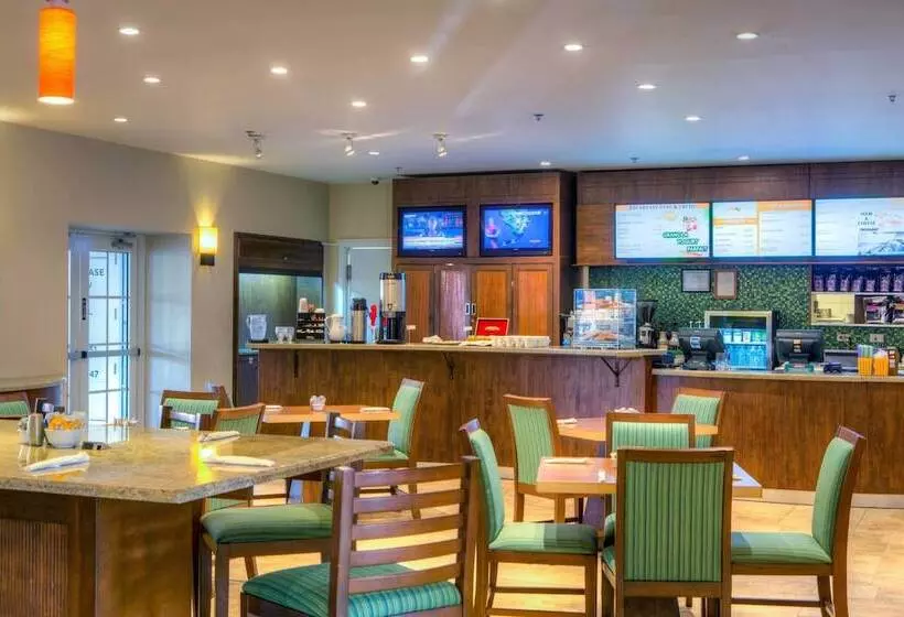 هتل Courtyard By Marriott Bridgetown, Barbados