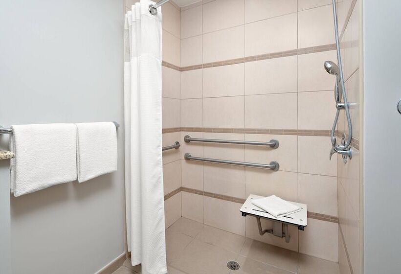 هتل Courtyard By Marriott Bridgetown, Barbados