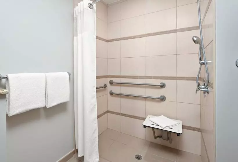 هتل Courtyard By Marriott Bridgetown, Barbados