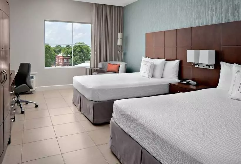 هتل Courtyard By Marriott Bridgetown, Barbados