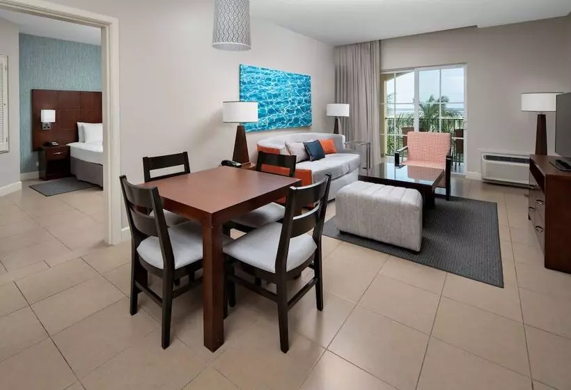 هتل Courtyard By Marriott Bridgetown, Barbados