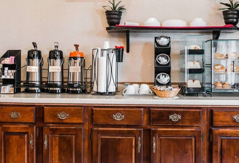 فندق Econo Lodge & Suites