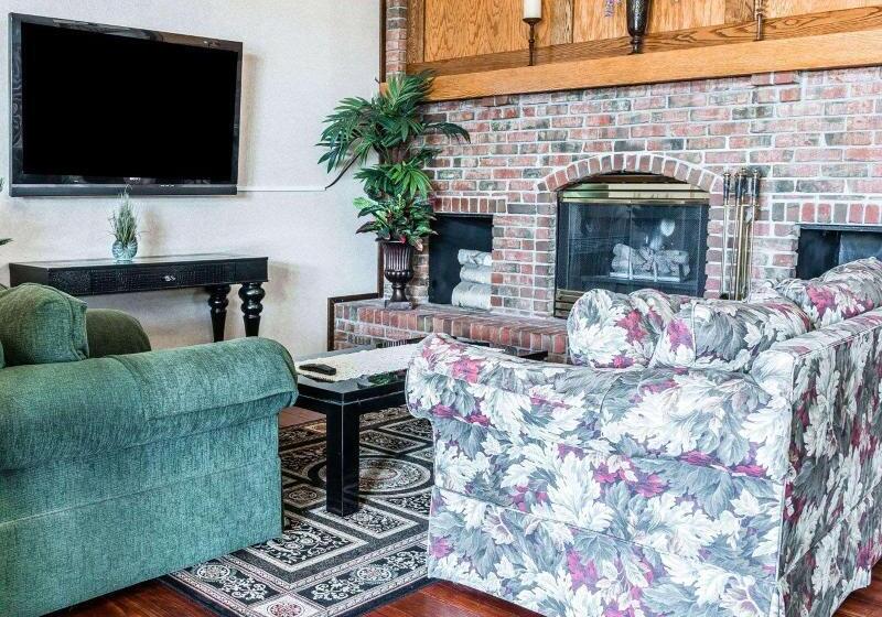 فندق Econo Lodge & Suites