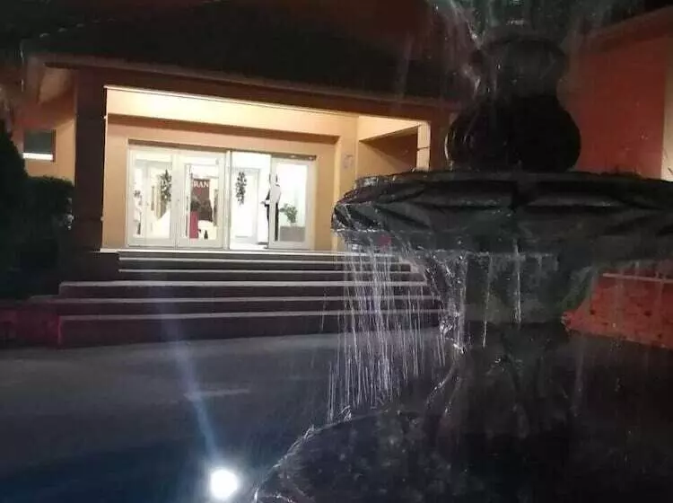 هتل El Cason And Suites