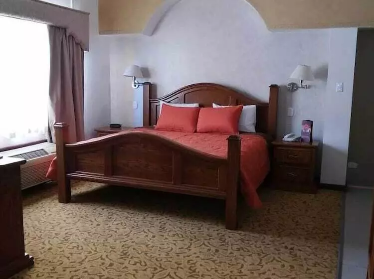 هتل El Cason And Suites