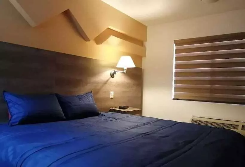 هتل El Cason And Suites