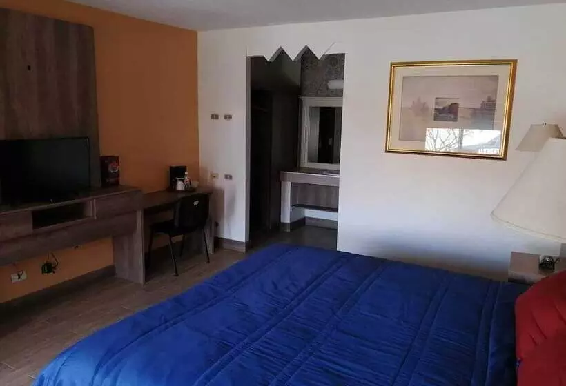 هتل El Cason And Suites