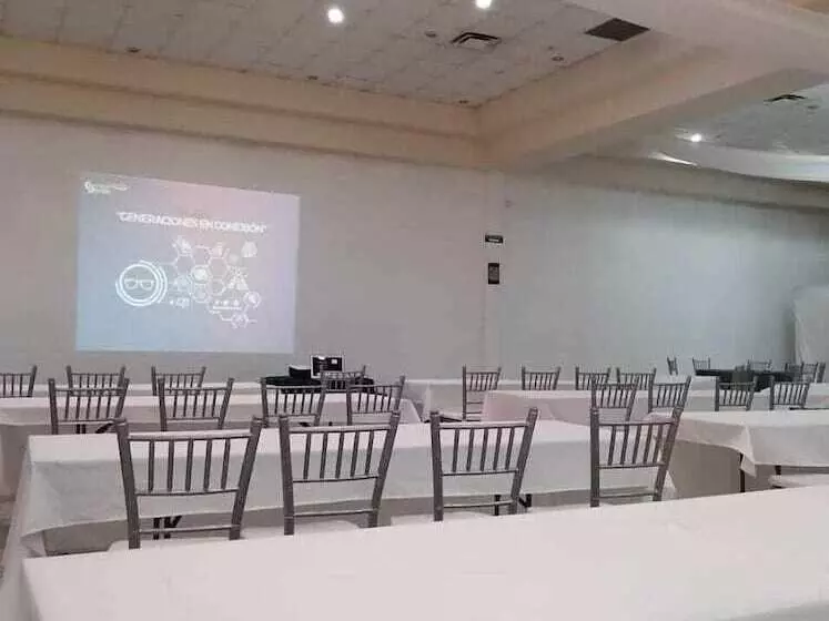 هتل El Cason And Suites