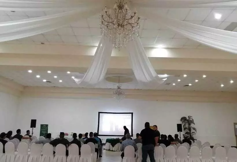 هتل El Cason And Suites