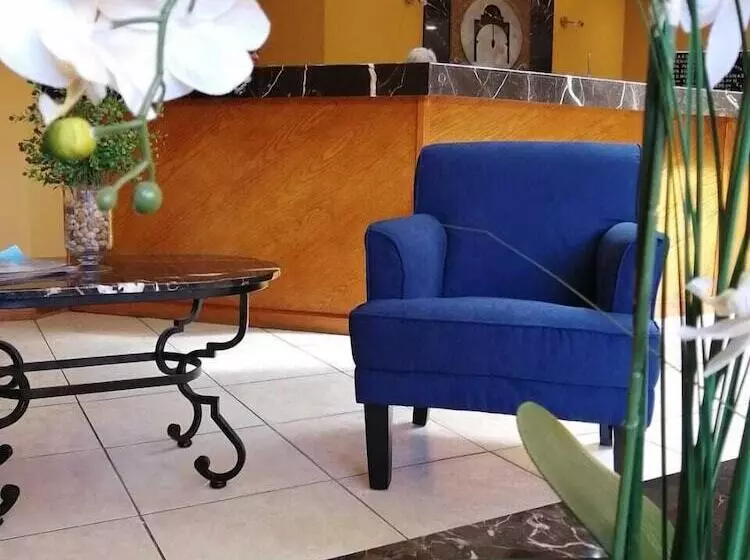 هتل El Cason And Suites