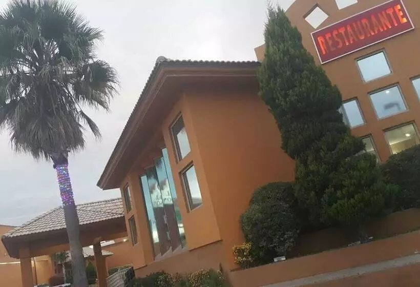 هتل El Cason And Suites