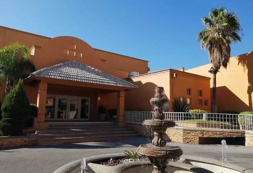 هتل El Cason And Suites