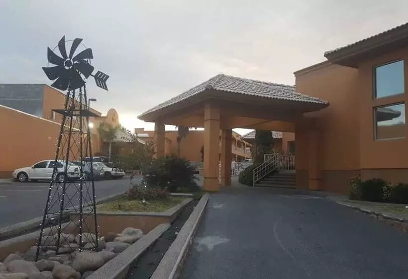 هتل El Cason And Suites