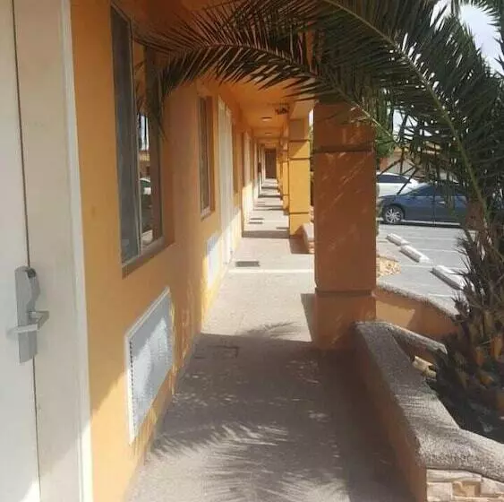 هتل El Cason And Suites