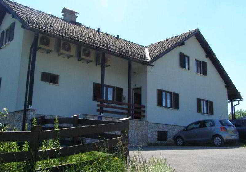 בית מלון כפרי House Danica