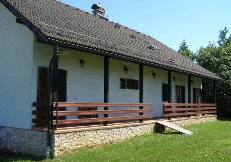 בית מלון כפרי House Danica