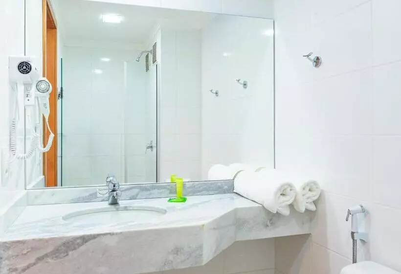 Отель Golden Tower Express Araraquara By Fênix Hotéis