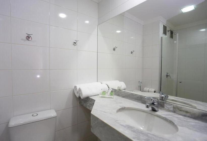 Отель Golden Tower Express Araraquara By Fênix Hotéis