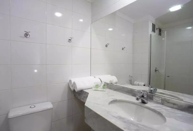 Отель Golden Tower Express Araraquara By Fênix Hotéis