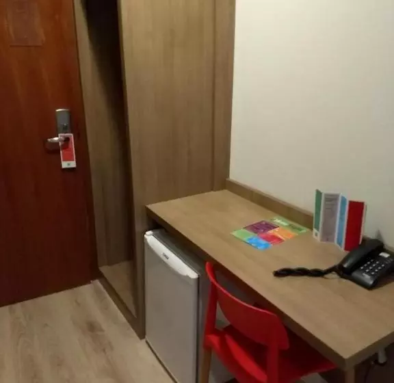 Отель Golden Tower Express Araraquara By Fênix Hotéis