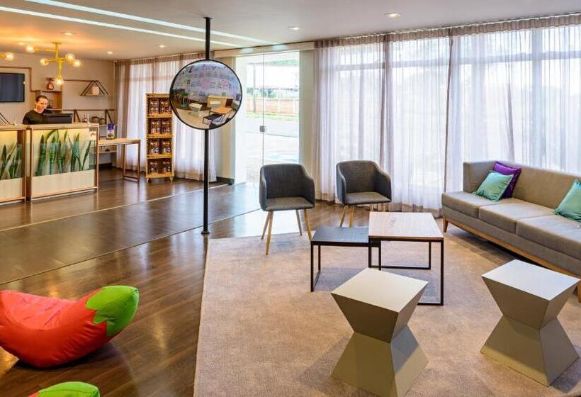 Отель Golden Tower Express Araraquara By Fênix Hotéis