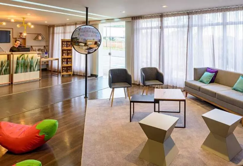 Отель Golden Tower Express Araraquara By Fênix Hotéis