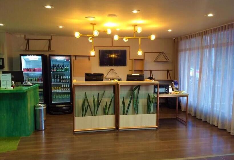 Отель Golden Tower Express Araraquara By Fênix Hotéis