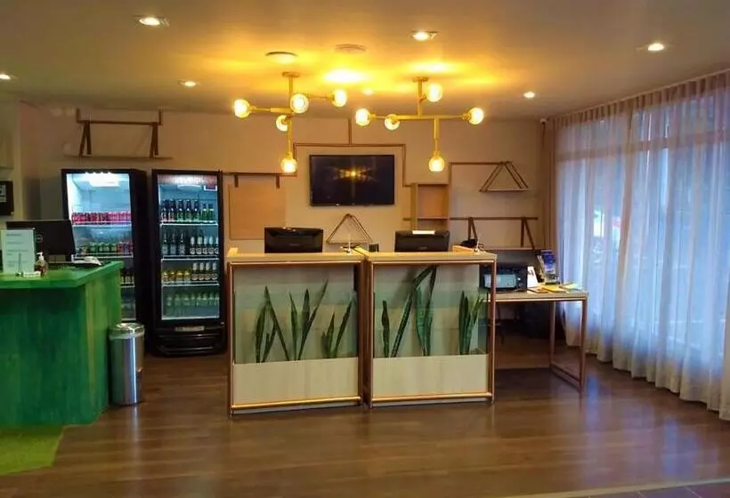 Отель Golden Tower Express Araraquara By Fênix Hotéis