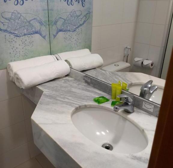 Отель Golden Tower Express Araraquara By Fênix Hotéis