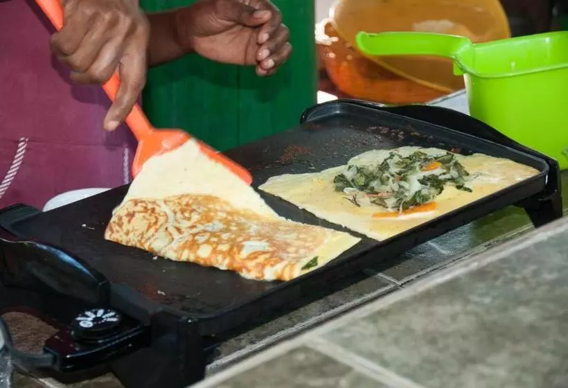 هتل Lighthouse Inn 2