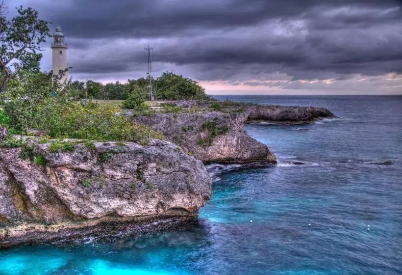 هتل Lighthouse Inn 2