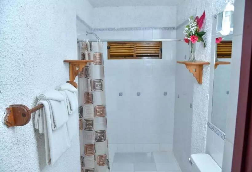 هتل Lighthouse Inn 2