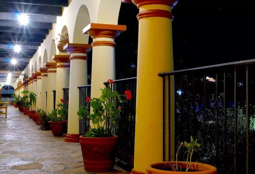 Hotelli Rincon Del Arco