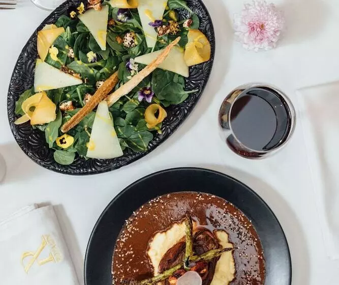 فندق Voco Royalty Puebla Downtown