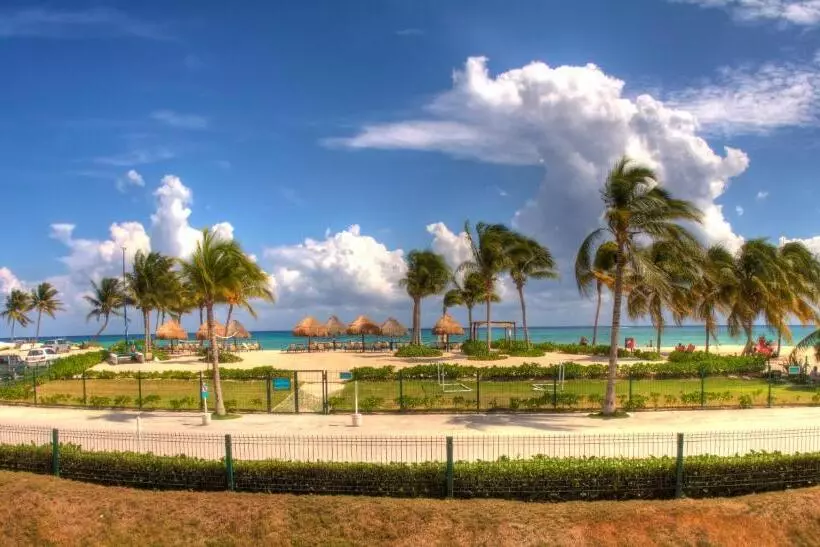 Szálloda The Elements Oceanfront & Beachside Condo