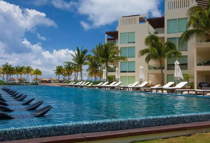 Szálloda The Elements Oceanfront & Beachside Condo