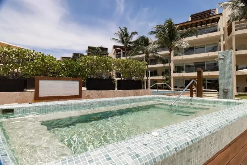Hotelli The Elements Oceanfront & Beachside Condo