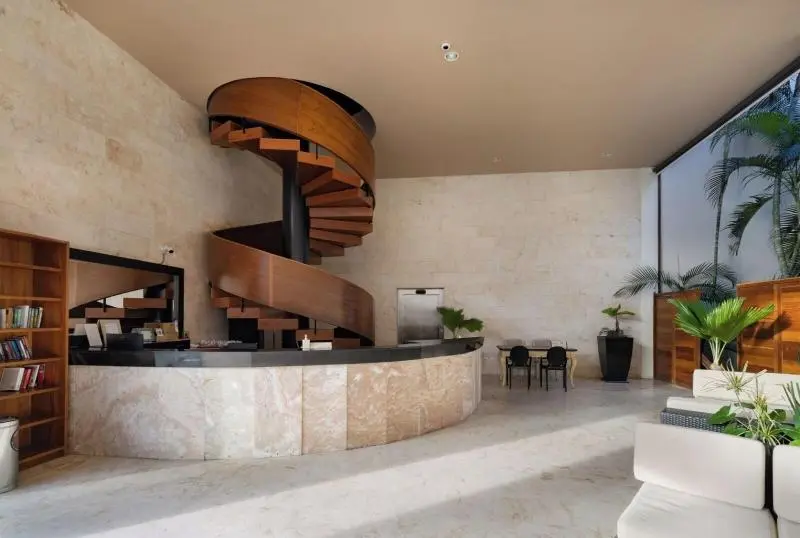 Hotelli The Elements Oceanfront & Beachside Condo