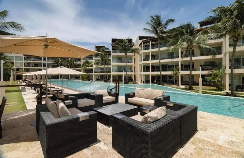 Hotelli The Elements Oceanfront & Beachside Condo