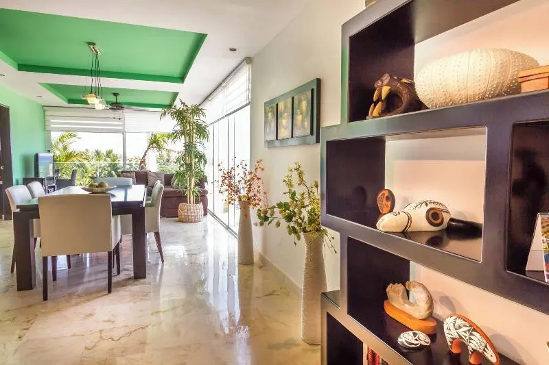Hotelli The Elements Oceanfront & Beachside Condo