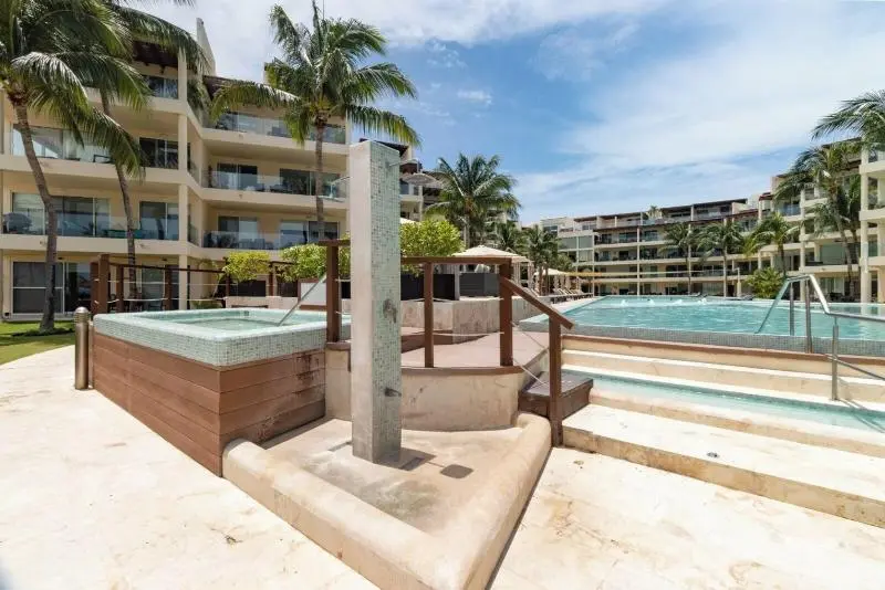 Hotelli The Elements Oceanfront & Beachside Condo