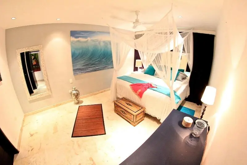 Hotelli The Elements Oceanfront & Beachside Condo