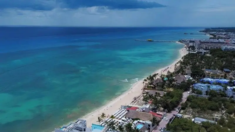 Hotelli The Elements Oceanfront & Beachside Condo