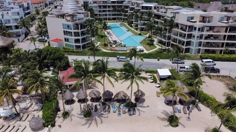 Hotelli The Elements Oceanfront & Beachside Condo