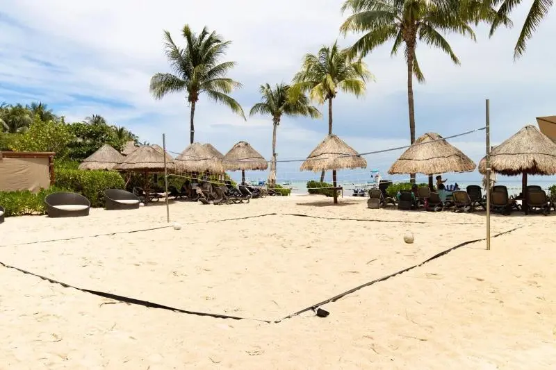 Hotelli The Elements Oceanfront & Beachside Condo