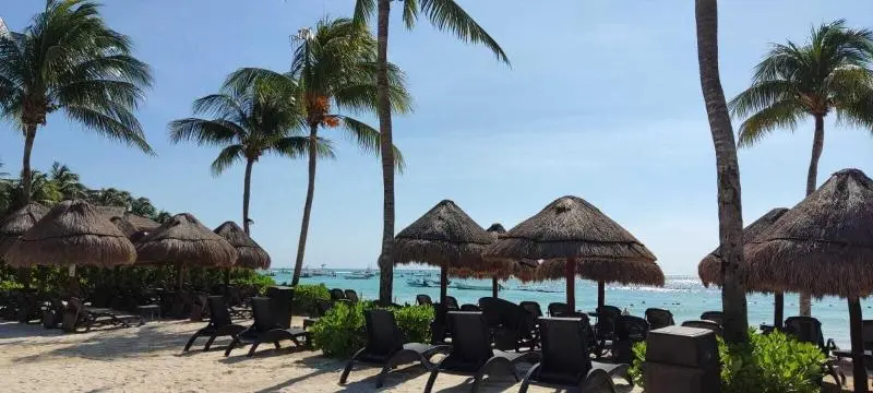 Hotelli The Elements Oceanfront & Beachside Condo