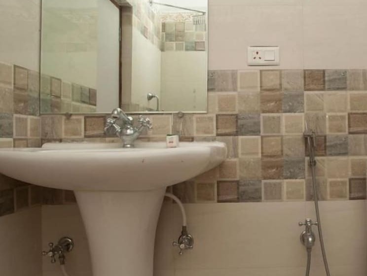 هتل Eastern Star By Oyo Rooms