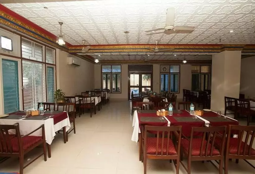 هتل Eastern Star By Oyo Rooms