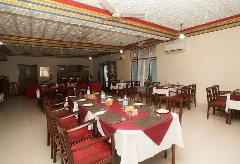 هتل Eastern Star By Oyo Rooms