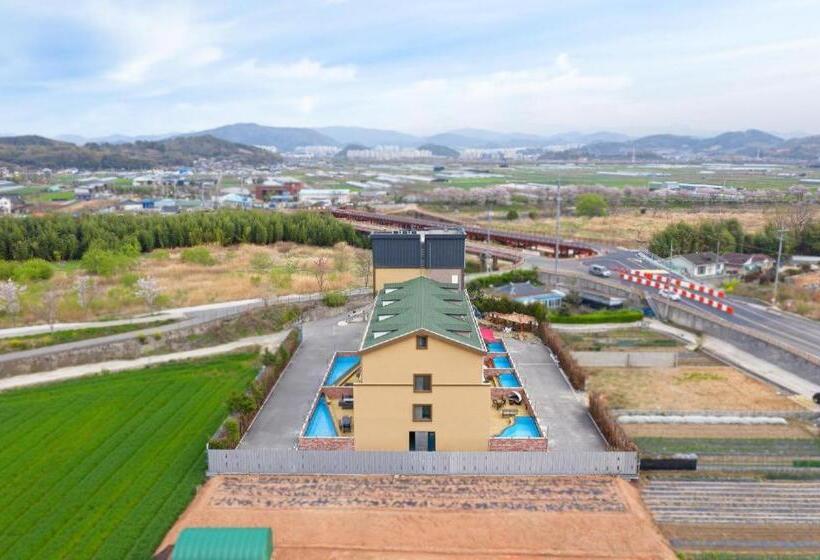 The Bay Hotel & Pool Villa